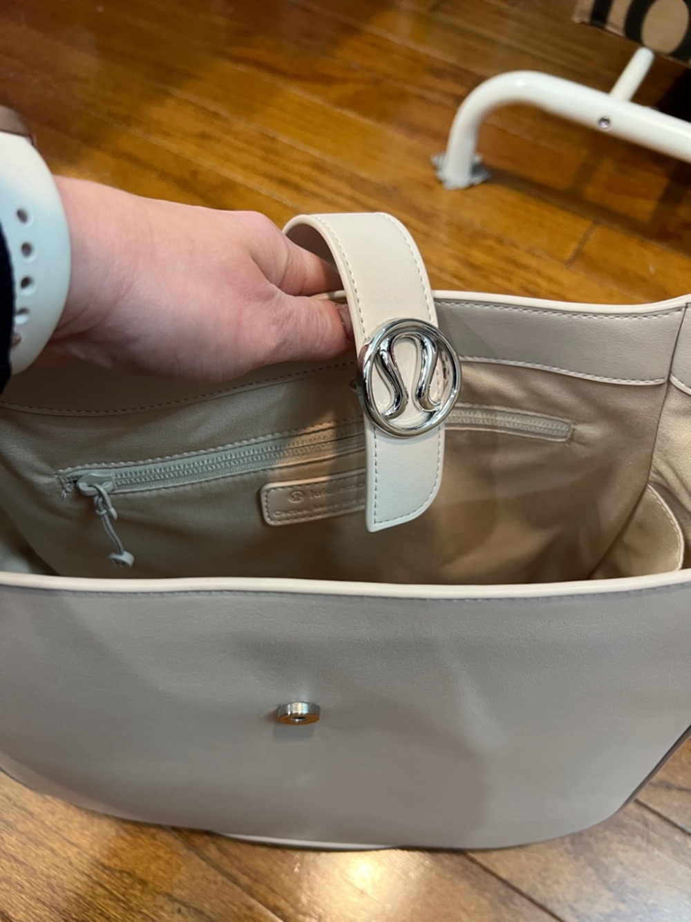 NWT Lululemon leather alternative shoulder bag cashew beige - Picture 11 of 13